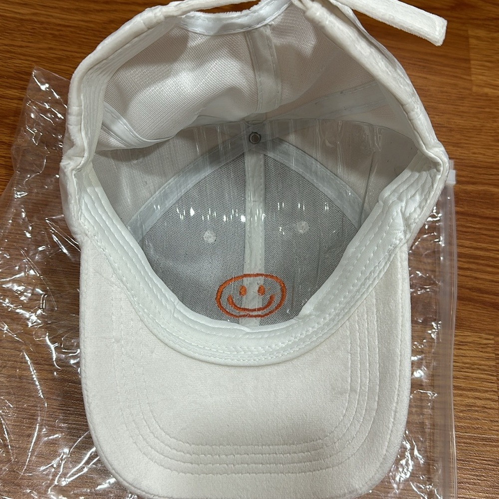 Smiley face hat - Picture 4 of 4